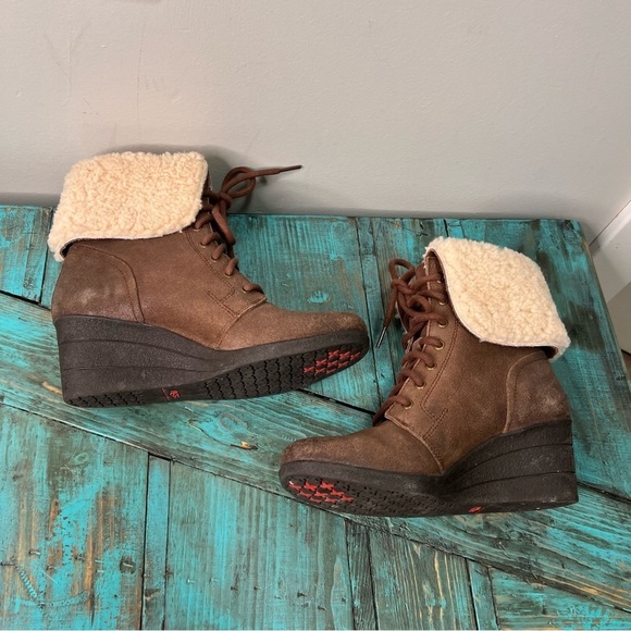 UGG Zea Chocolate Brown Wedge Ankle Shearling Boots Size 7 - Picture 7 of 16